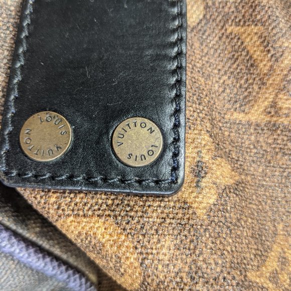 Auth LOUIS VUITTON LV Monogram Richard Prince Heartbreak Jokes $2850 ori… - Picture 13 of 16